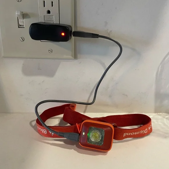 Black Diamond Iota Rechargeable Headlamp - Picture 4 of 7